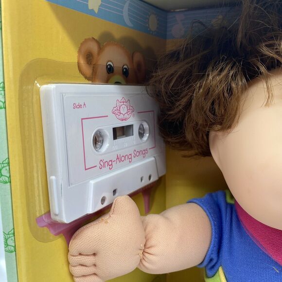 Cabbage Patch Kids 1998 Babblin Fun Sing Babble Giggle Michaela Adair Feb. 18 - Picture 6 of 7